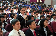 Chiều 25/01 chương trình tư vấn mùa thi diễn ra sôi động tại Bình Phước do Báo Thanh Niên phối hợp Bộ GD-ĐT thực hiện.