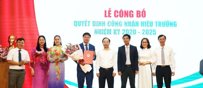 Lễ công bố quyết định công nhận PGS.TS Nguyễn Xuân Phương giữ chức vụ Hiệu trưởng